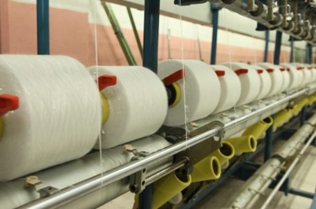 spinning machine with yarn cones